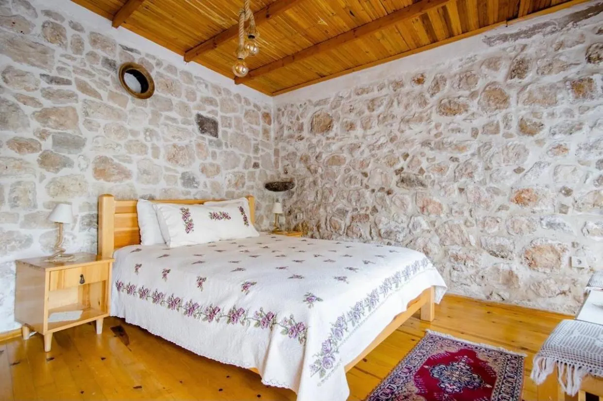 Sakli Konak Karaburun  0*, Karaburun (Izmir)